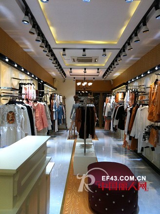 七吻服饰武汉店正式开业,开创华中新局面