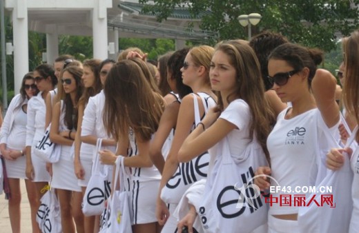 万泽丰女装:世界小姐只穿Wonderful Beauty