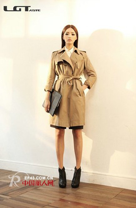 热烈祝贺“艾上乐品”品牌女装长沙新世界店开业大吉