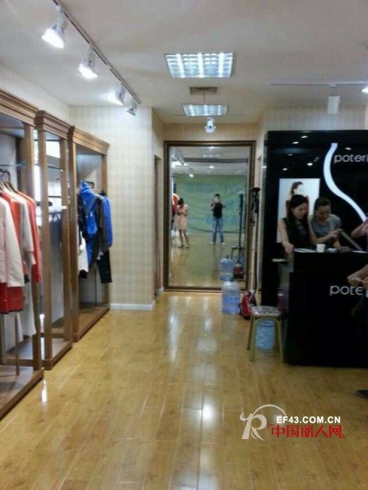 热烈祝贺陶女装湖北仙桃店盛大开幕