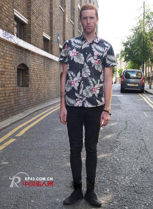印花衬衫夏季时尚型男魅力四射