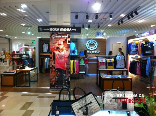 原创潮牌HolyMoly强势登陆湖南株洲华润万家商场