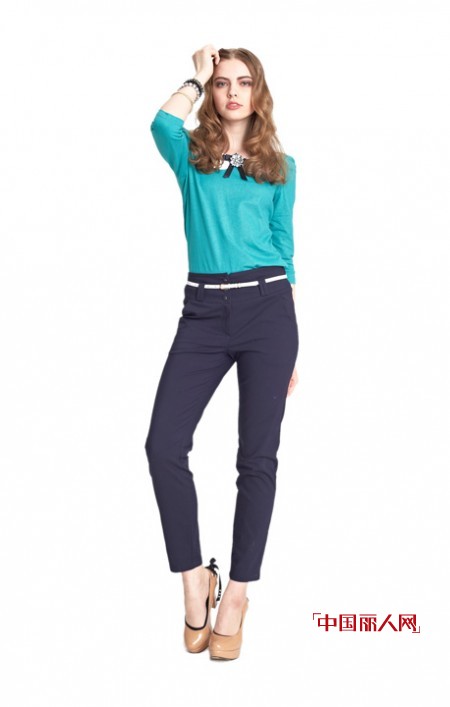 冬季大衣里面穿什么 百图女装教你干练搭配组合