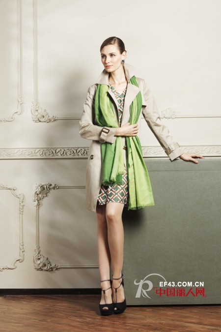 今年最流行什么颜色的风衣