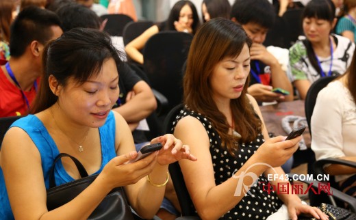 雪凡妮2014春季新品鉴赏会掀起“微信热”