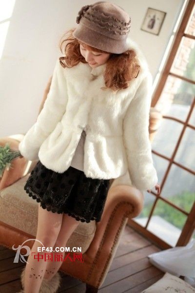 仿皮草外套高贵还不贵 搭配出别样时尚