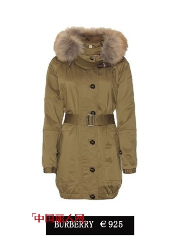 长款羽绒服巧搭配 既保暖又美丽