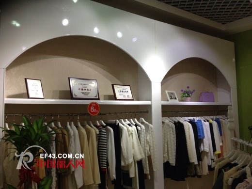 丹诗格尔女装深圳龙华民治佐阾购物中心店盛大开业