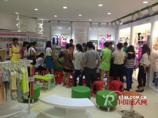 抓住夏天的尾巴 卡儿菲特全国巡展订货会火热进行