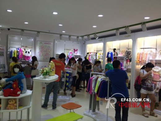 抓住夏天的尾巴 卡儿菲特全国巡展订货会火热进行