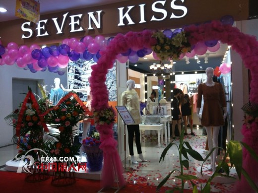 七吻服饰勉县店盛大开业   引热女装时尚潮