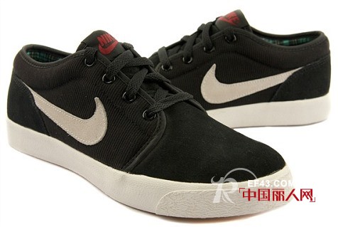 假“耐克”运动服 进货15元卖40元 万商白马经营户售仿名牌服装