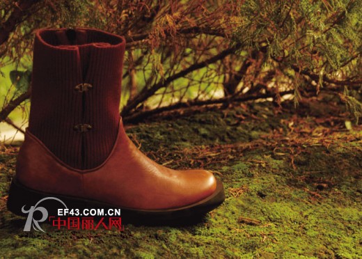 秋冬季节选一款皮短靴搭配出英伦风尚