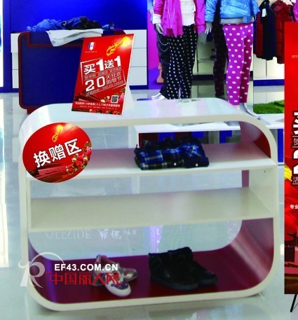 节庆促销店面怎么有吸引力,越位少年装二十天狂欢购物节告诉你