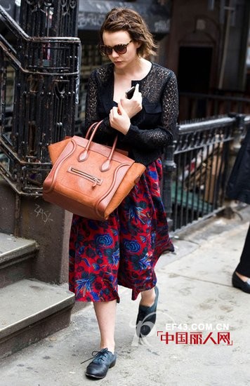 欧美风大包搭配 街头拗造型利器