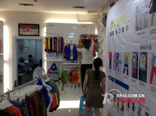 卡儿菲特广西柳州订货会  客户现场参与搭配陈列