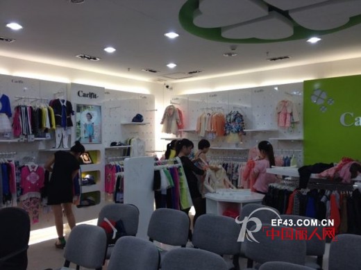 卡儿菲特广西柳州订货会  客户现场参与搭配陈列