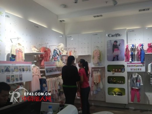 卡儿菲特广西柳州订货会  客户现场参与搭配陈列