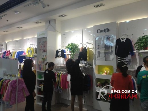 卡儿菲特广西柳州订货会  客户现场参与搭配陈列
