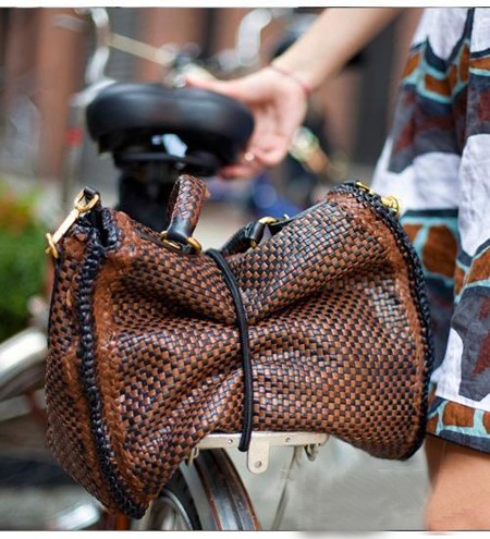 回归质朴 编织包注定不平凡