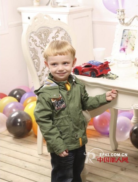 秋冬哪种外套更好搭配军大衣or简单小外套