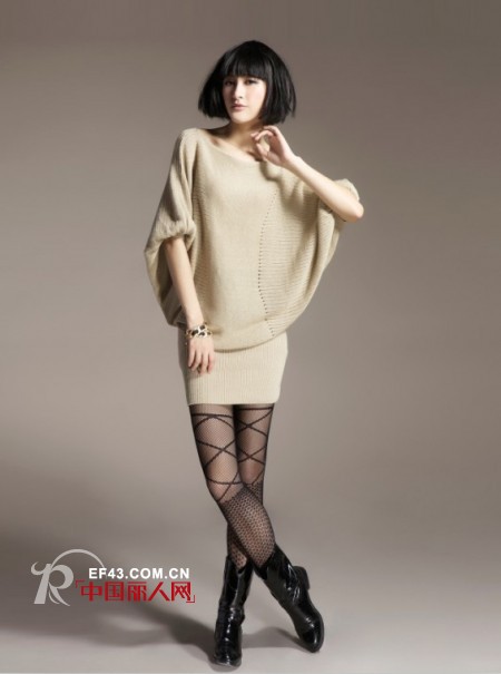 【针织】镂空针织款式 秋季要耍“小心机”