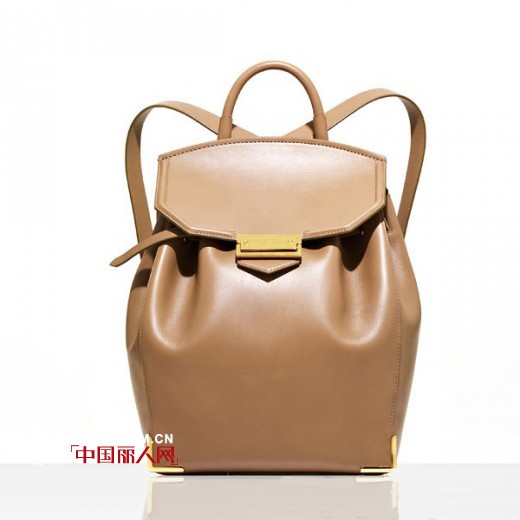 双肩背包悄然回潮 背影更精彩