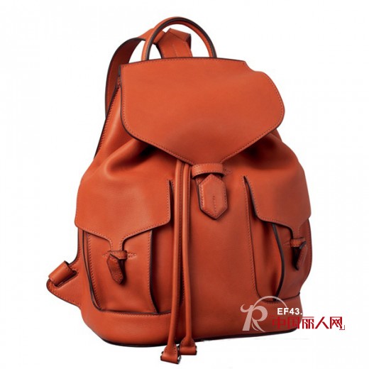 双肩背包悄然回潮 背影更精彩