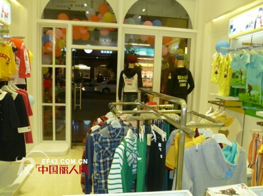 热烈祝贺上流家族亲子装揭阳专卖店隆重开业