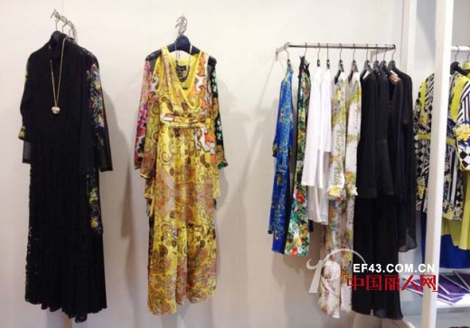 连奴时装AE品牌--惠州市数码商业街A/E专卖店开业