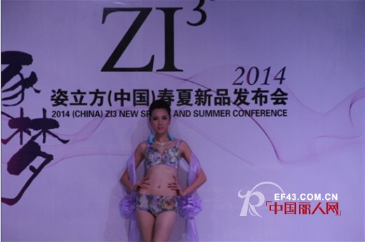 姿立方嫩模大尺度秀性感,蕾丝内衣令人窒息