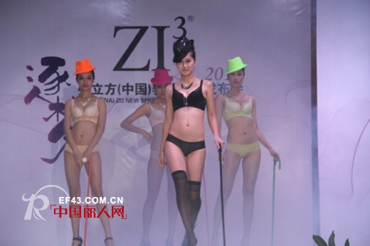 姿立方嫩模大尺度秀性感,蕾丝内衣令人窒息