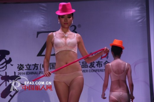 姿立方嫩模大尺度秀性感,蕾丝内衣令人窒息