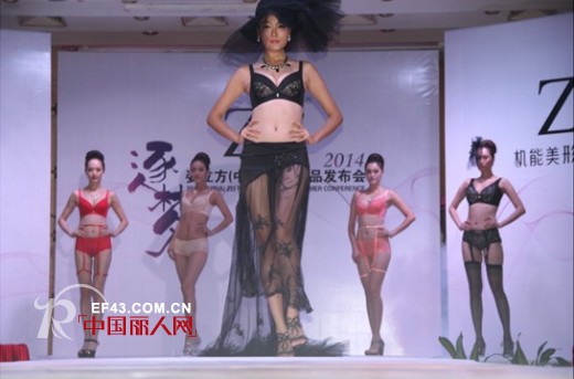 姿立方嫩模大尺度秀性感,蕾丝内衣令人窒息