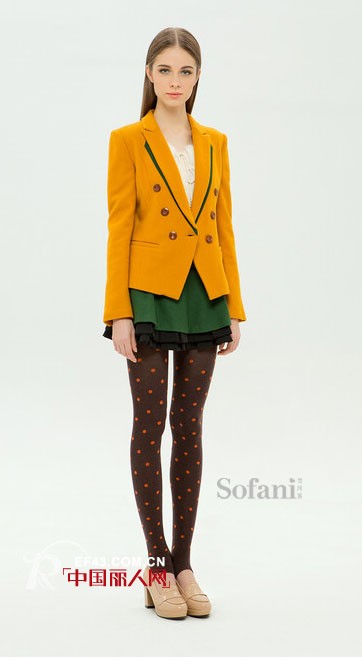 雪凡妮新款小西装外套 穿出初秋百变风格