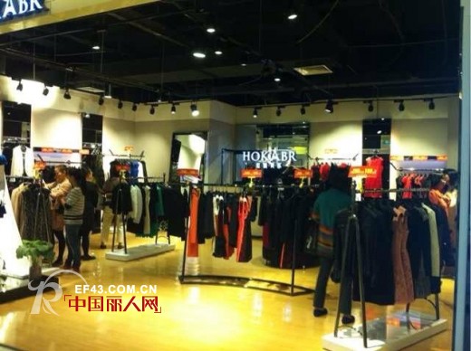 红凯贝尔女装昆明宸悦百货店盛大开业 当天创下2.8万销售业绩