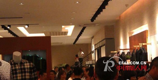 富贵鸟男装福州市两家形象体验店同时开业