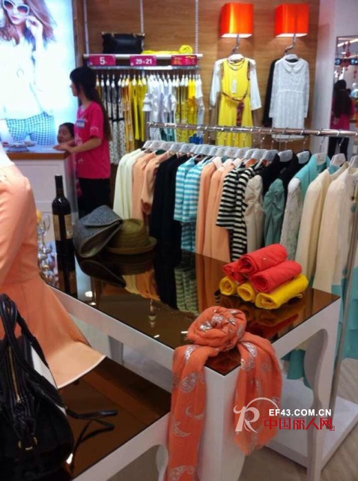 热烈祝贺蜜西娅女装深圳海雅百货店隆重开业