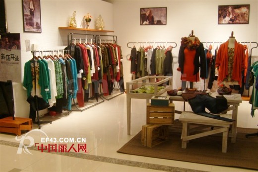 歆艾女装山东万达店9.28新店隆重开业