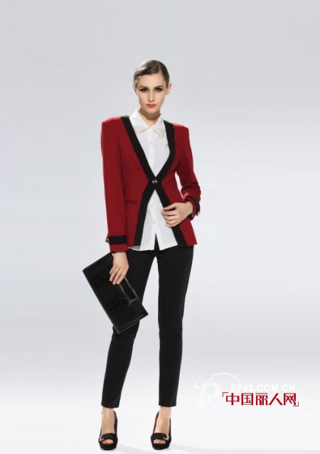 红色与黑色搭配好看吗?红黑色单品推荐