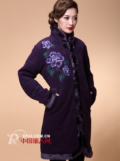 棉服贴身保暖 妈妈装时尚搭配