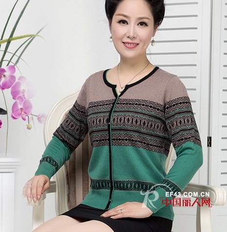 针织开衫时尚搭配 暖冬也有小法宝