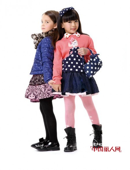 新年装扮最火的款式 裙装和裤装哪个更适合孩子