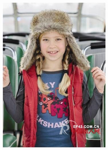 什么帽子是今年最流行的 帽子围巾怎么配服装好看