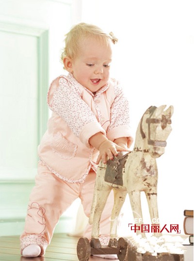 婴童装什么品牌好 婴儿适合穿什么样的服装