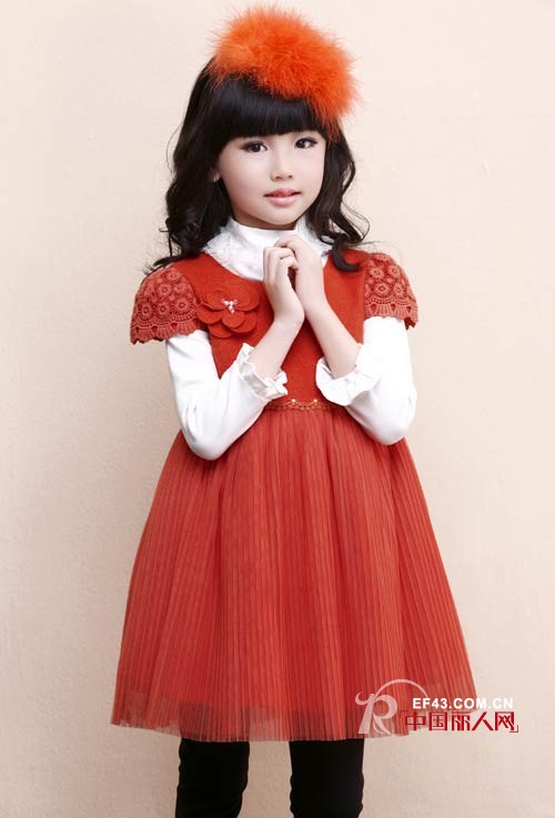 红色的冬装裙装外套搭配