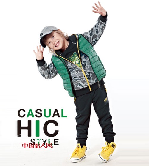 小男孩应该穿什么颜色的冬装外套