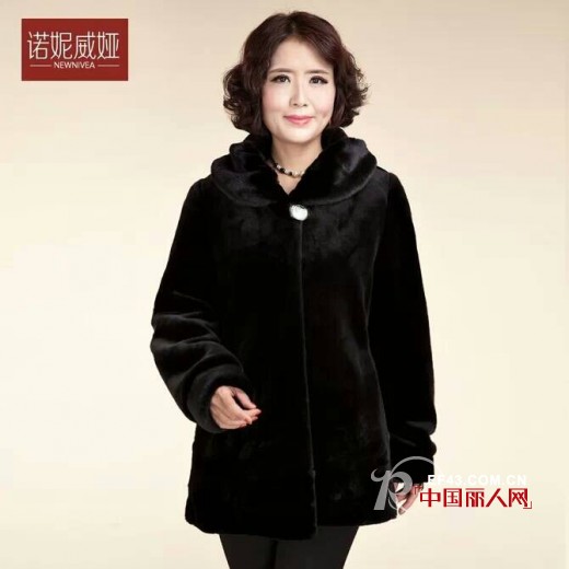 皮草大衣搭配 中老年妈妈装搭配法则
