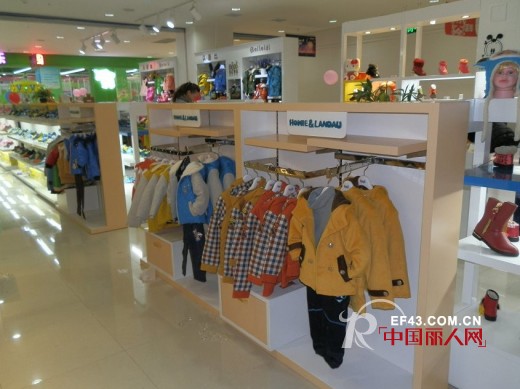 虹猫蓝兔童装云南,四川两地双店元旦同期开业