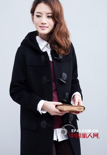 女装牛角扣动物纹凝聚复古与学院气息